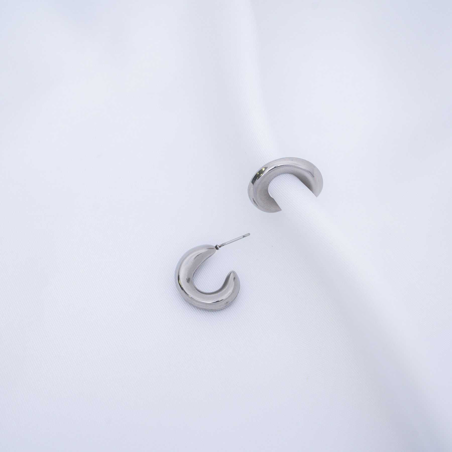 GENEVIEVE HOOPS - SILVER