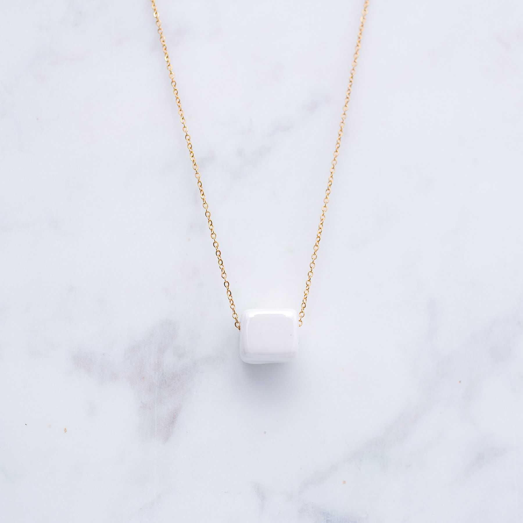 KIVOS NECKLACE - GOLD & PEARL WHITE