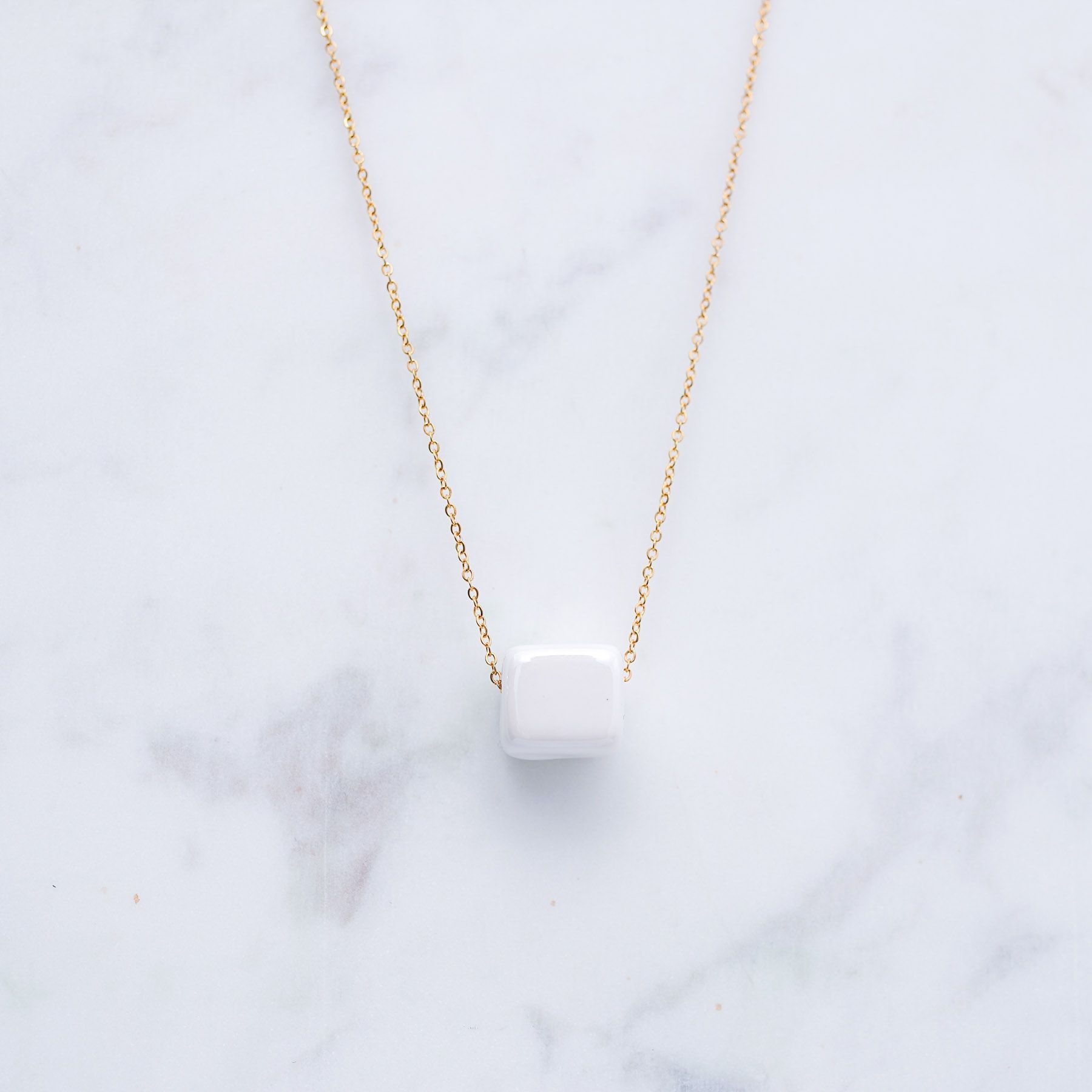 KIVOS NECKLACE - GOLD & PEARL WHITE ' - ' ΚΥΒΟΙ
