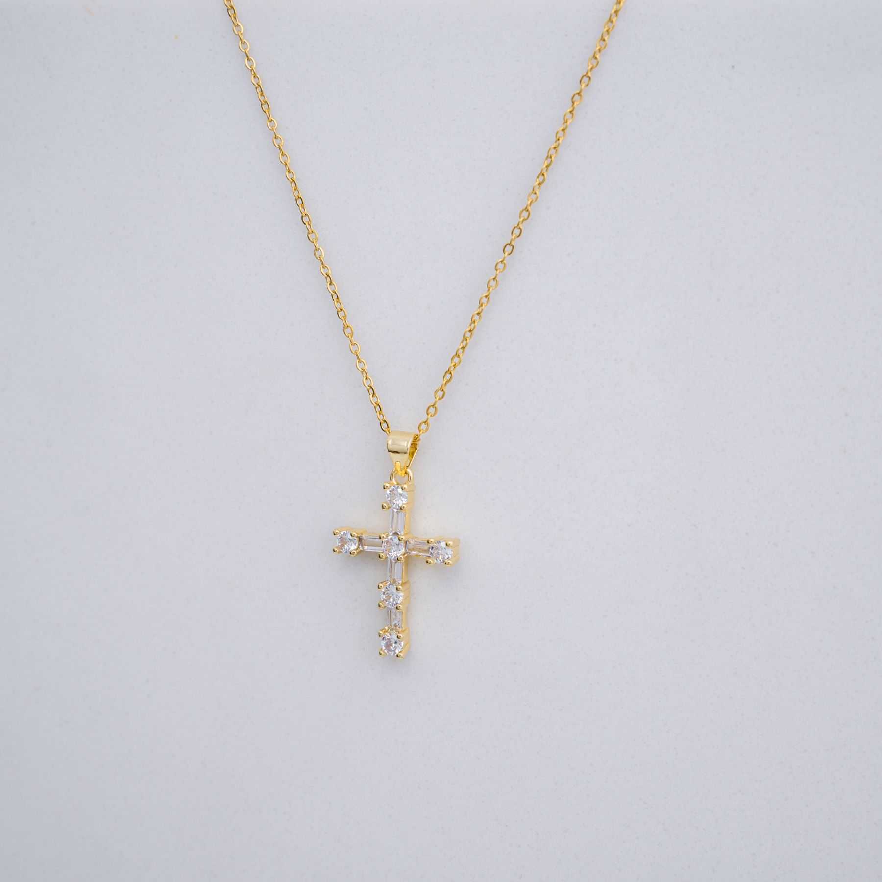 CROSS NECKLACE - GOLD