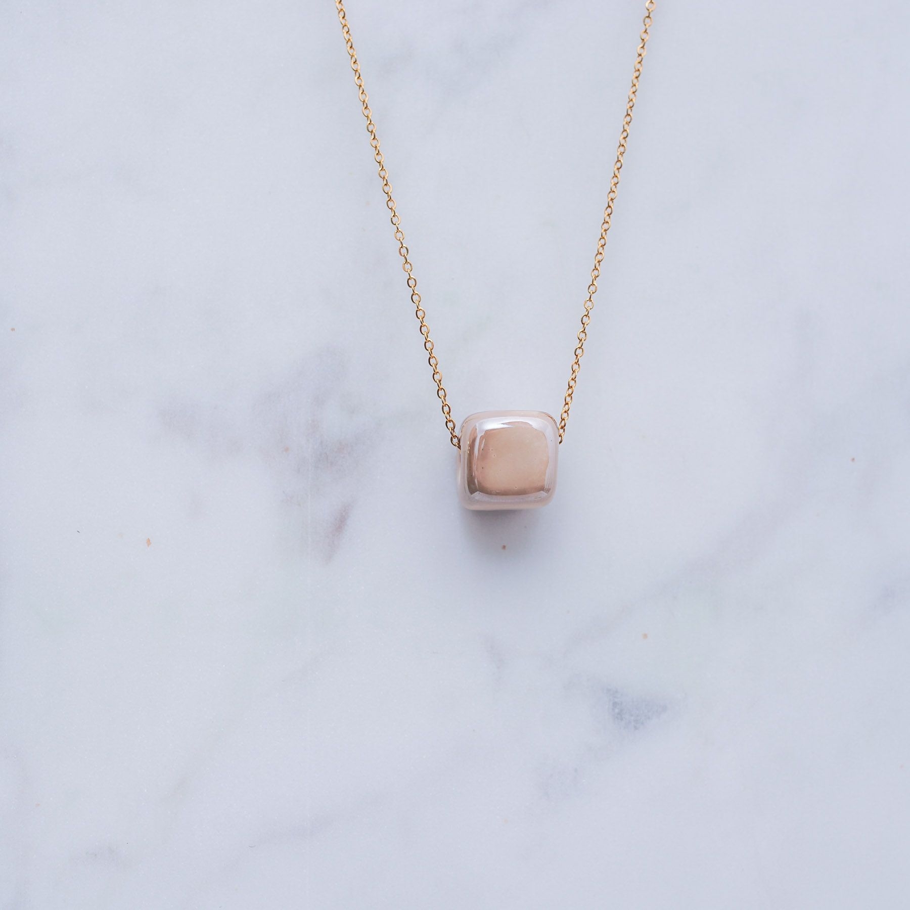 KIVOS NECKLACE - GOLD & BEIGE ' - ' ΚΥΒΟΙ