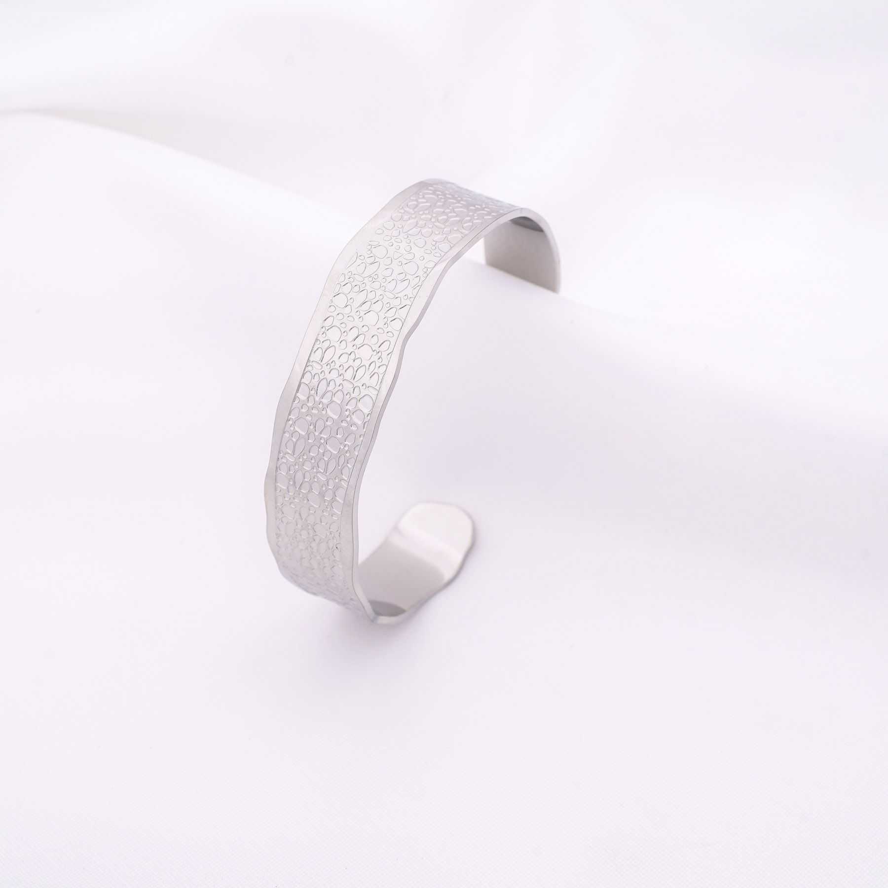LYSISTRATE HANDCUFF - SILVER