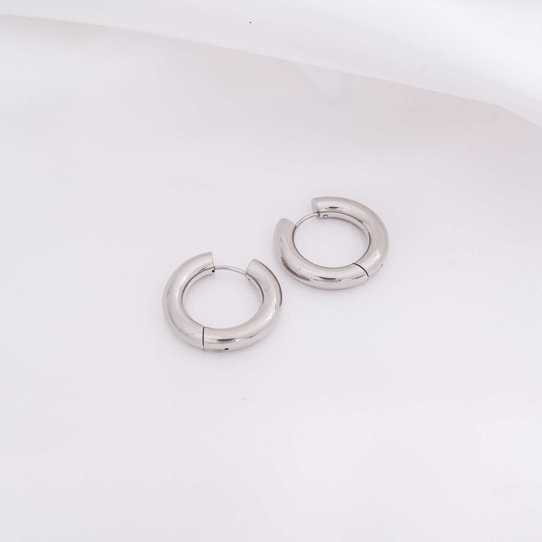 STORMY HOOPS - SILVER
