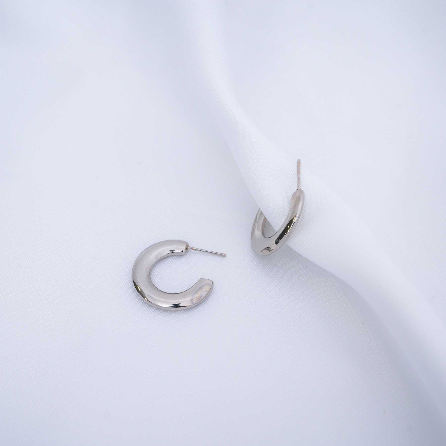 NINETTA HOOPS - SILVER