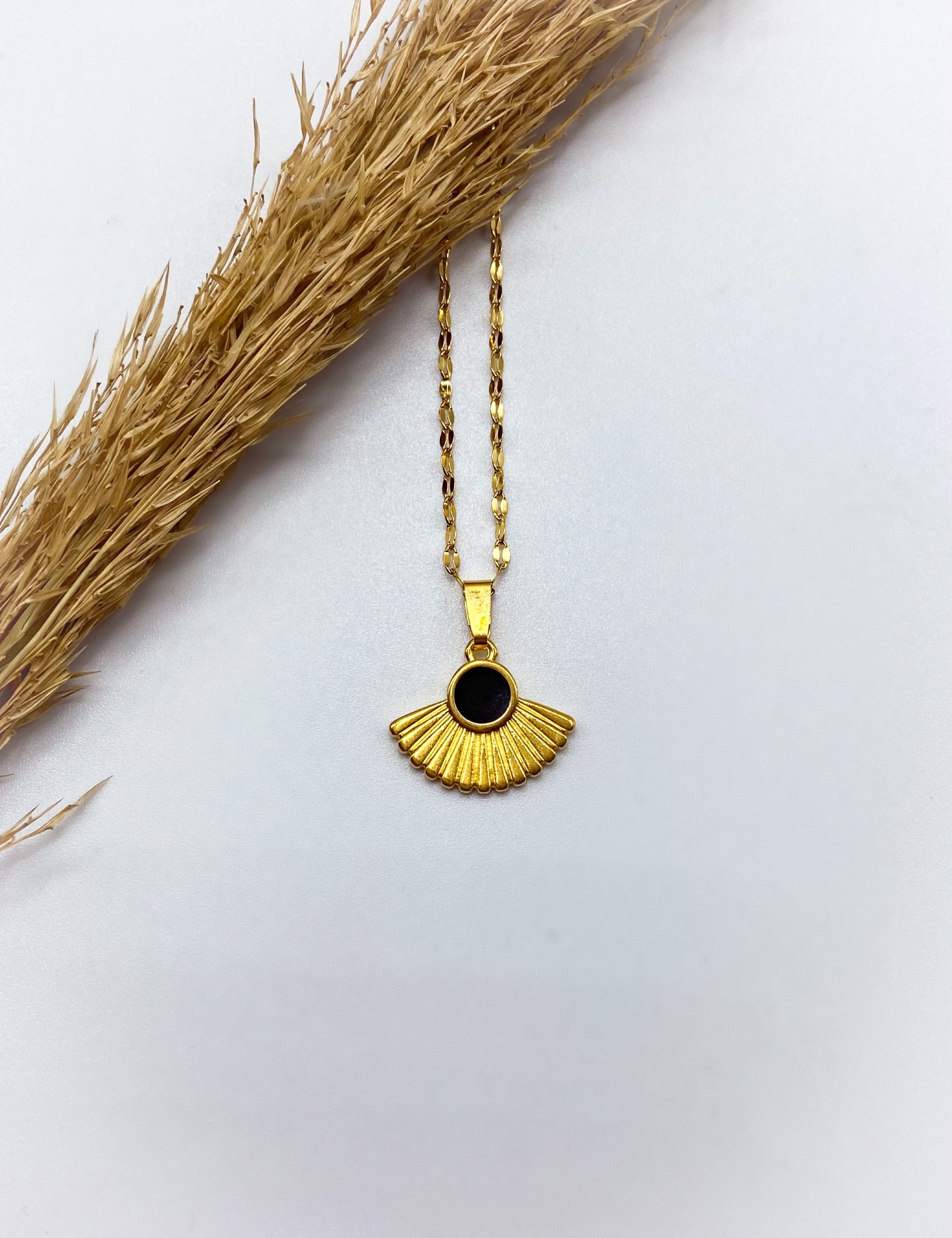HELIA NECKLACE - GOLD & BLACK ' - ' ΜΕΝΤΑΓΙΟΝ