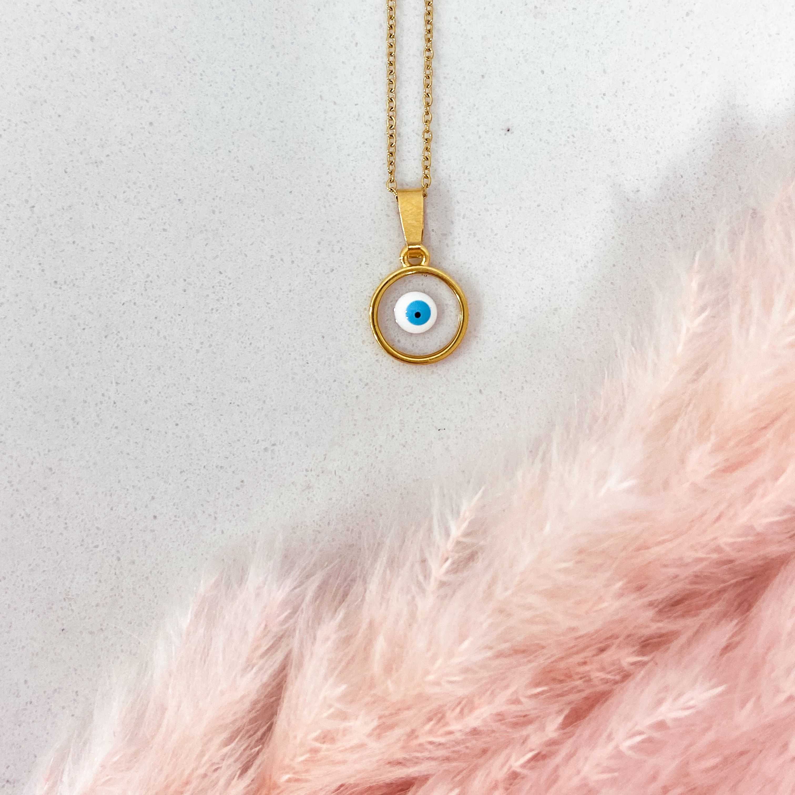LUCKY CHARM NECKLACE - GOLD & WHITE 