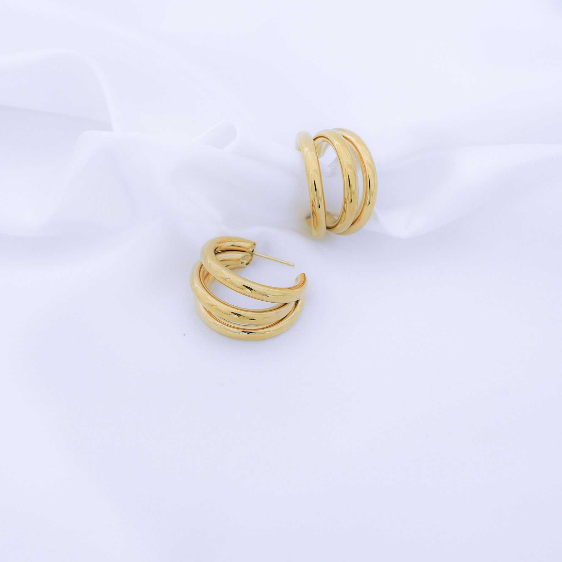 LYANNA TRIPLE HOOPS - GOLD