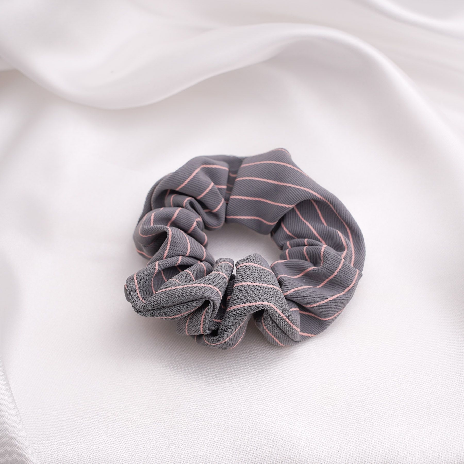 LUNA SCRUNCHIE - GREY ' - ' SCRUNCHIES