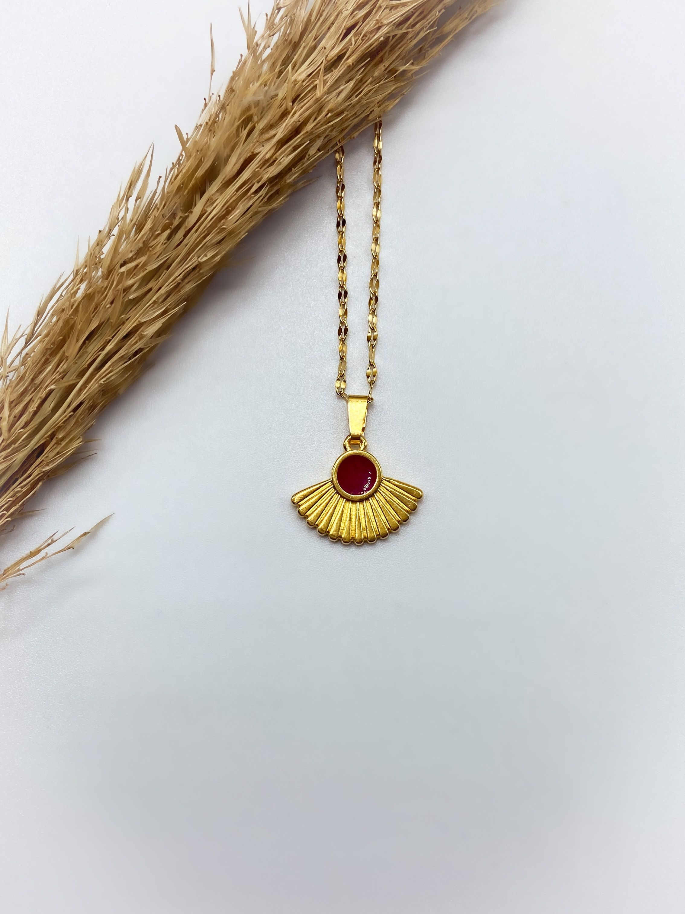 HELIA NECKLACE - GOLD & RED ' - ' ΜΕΝΤΑΓΙΟΝ