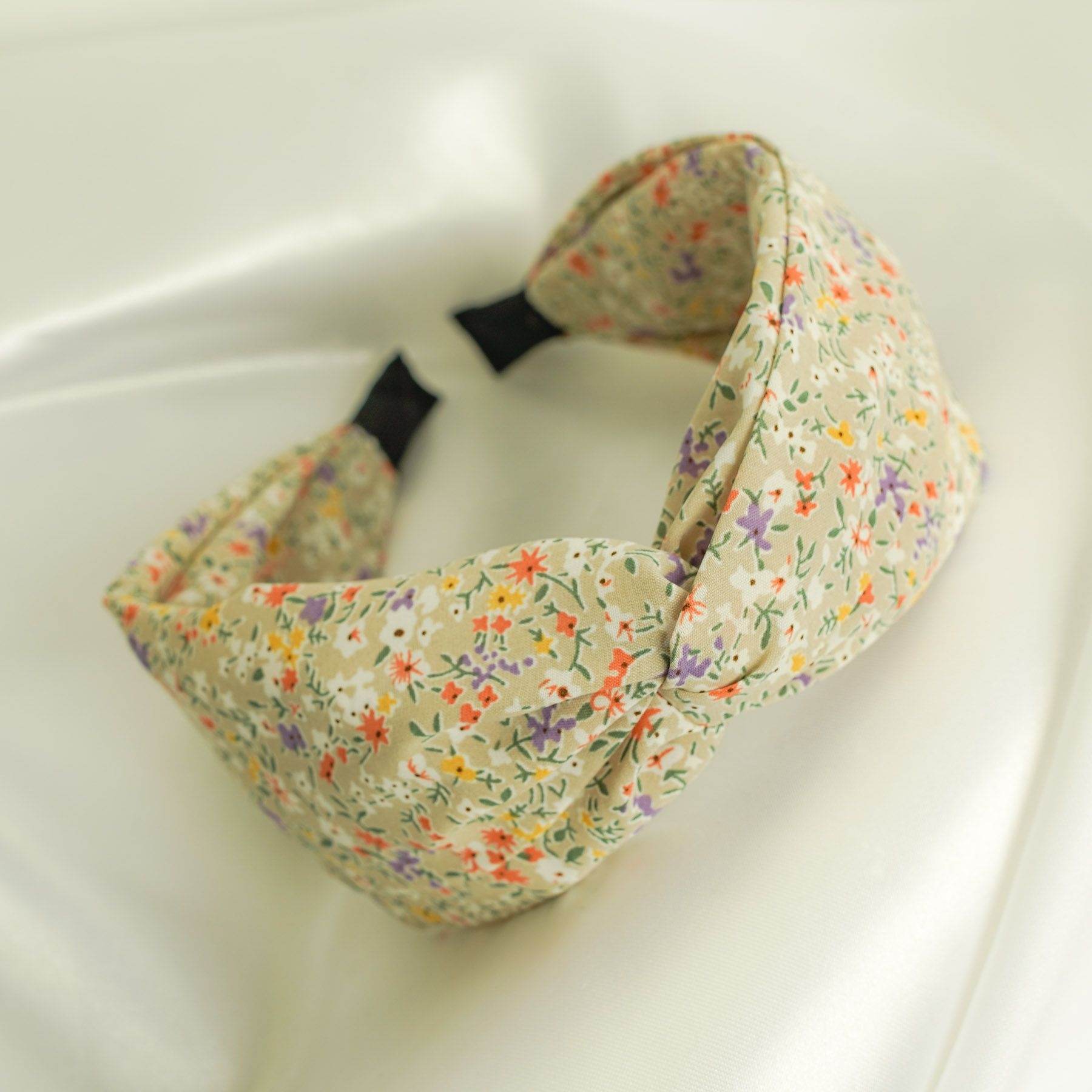 BLOSSOM HEADBAND - BEIGE  ' - ' ΣΤΕΚΕΣ ΜΑΛΛΙΩΝ 