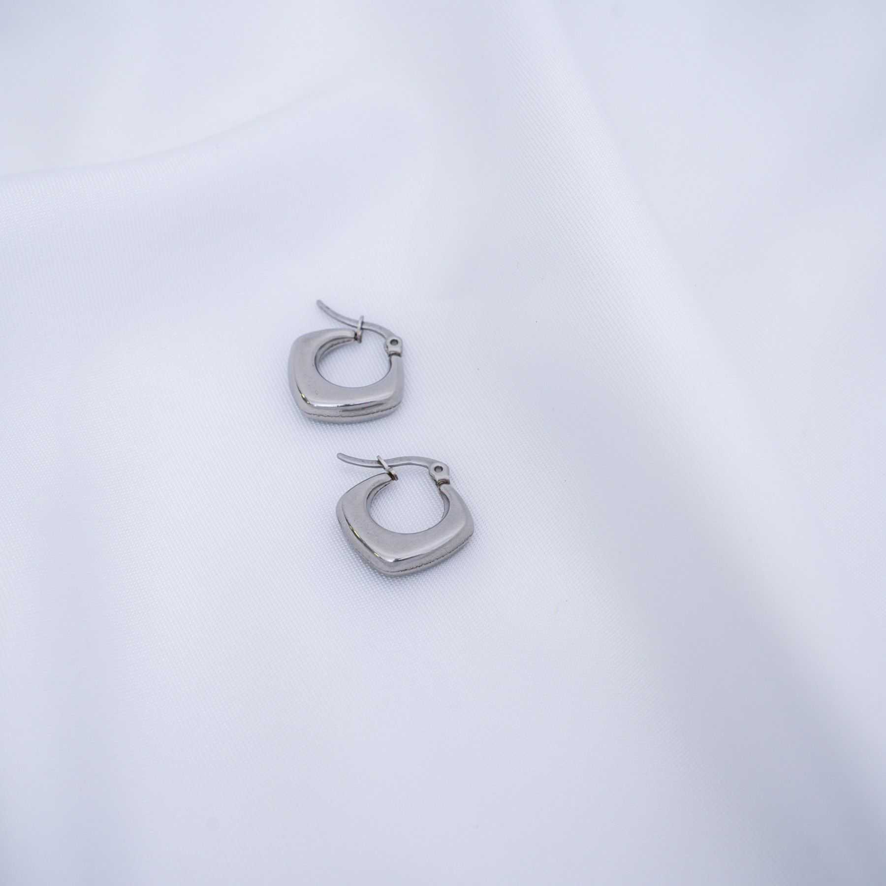 NOVELLA HOOPS - SILVER