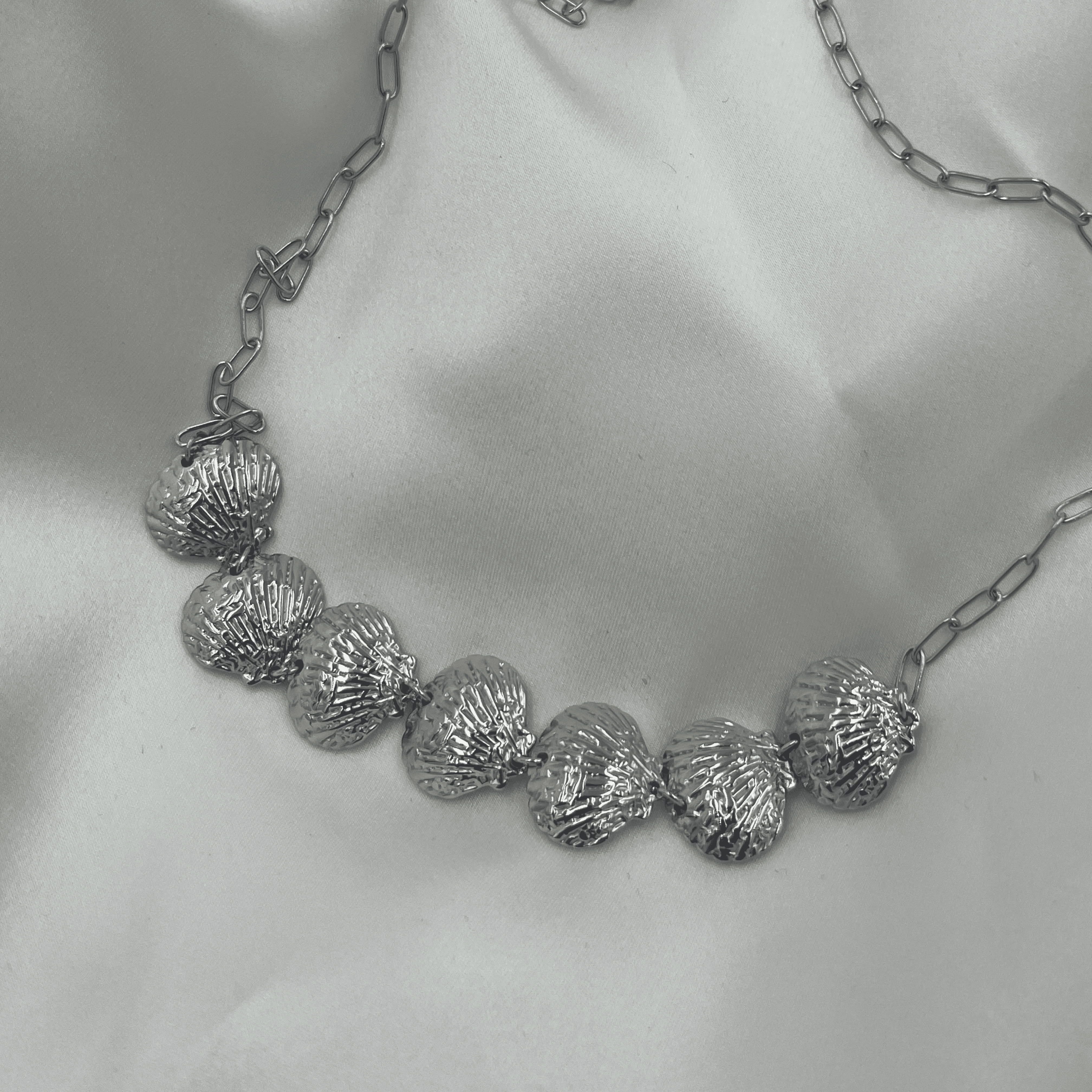 ISLA SILVER CHOCKER