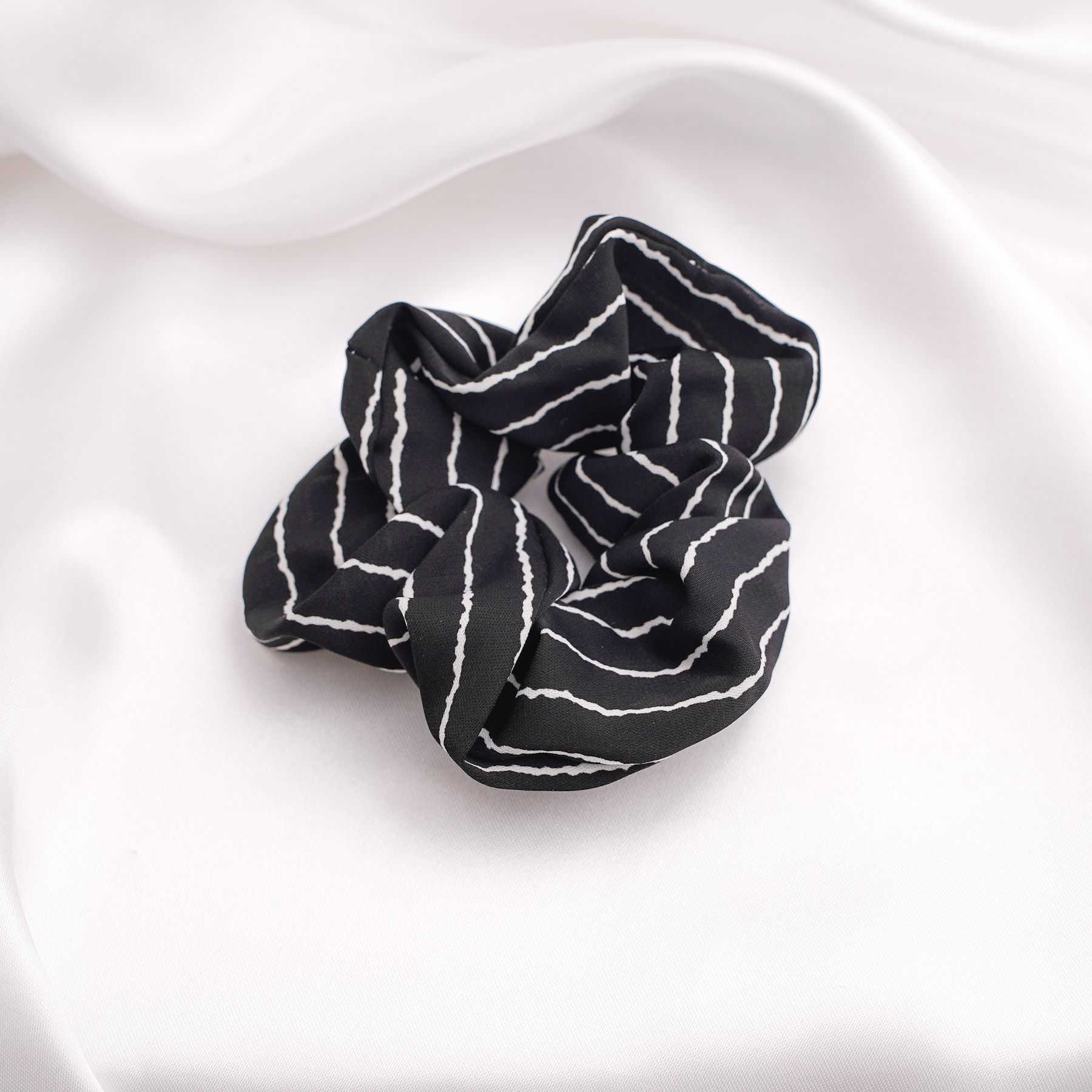 OLIVIA SCRUNCHIE - BLACK