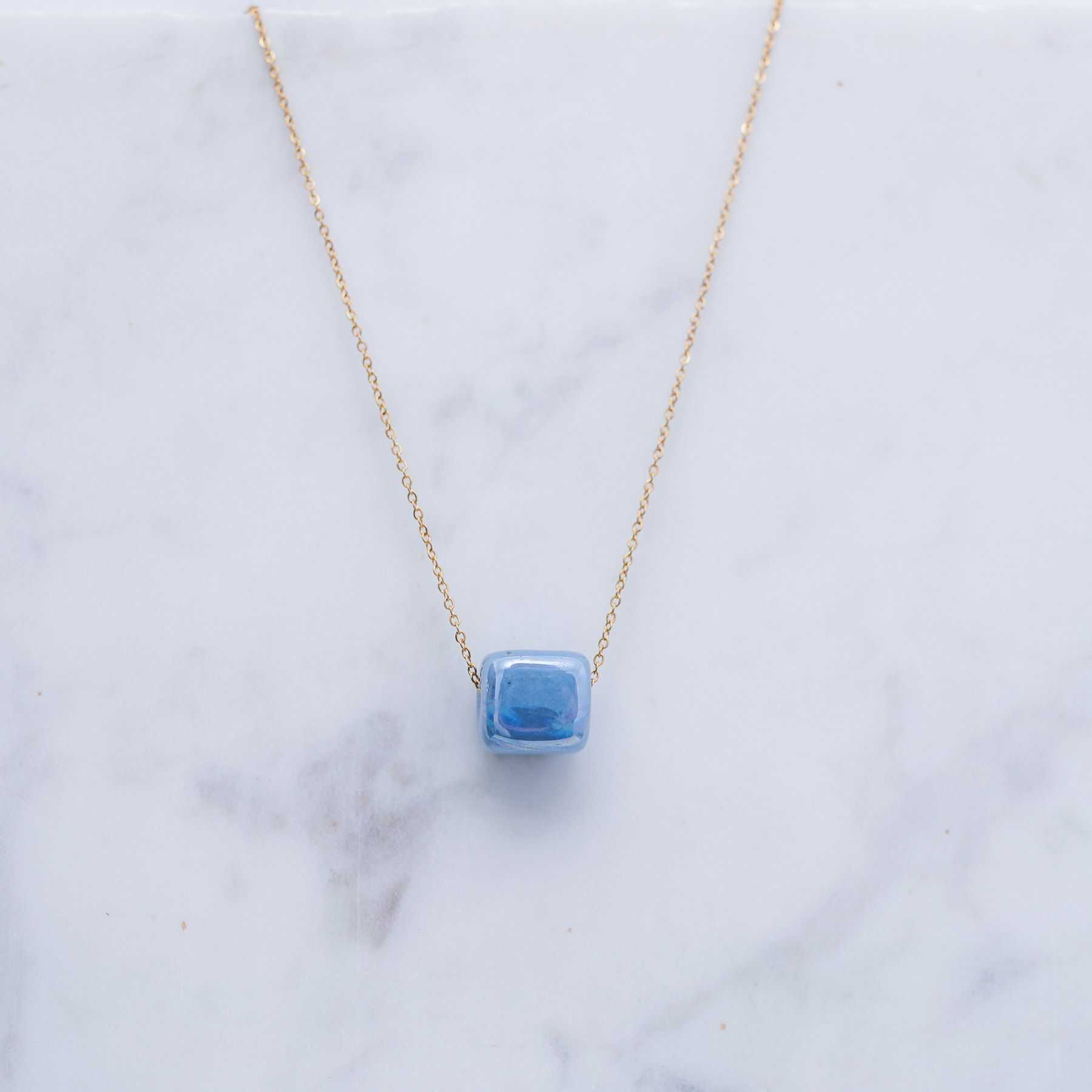 KIVOS NECKLACE - GOLD & LIGHT PEARL BLUE