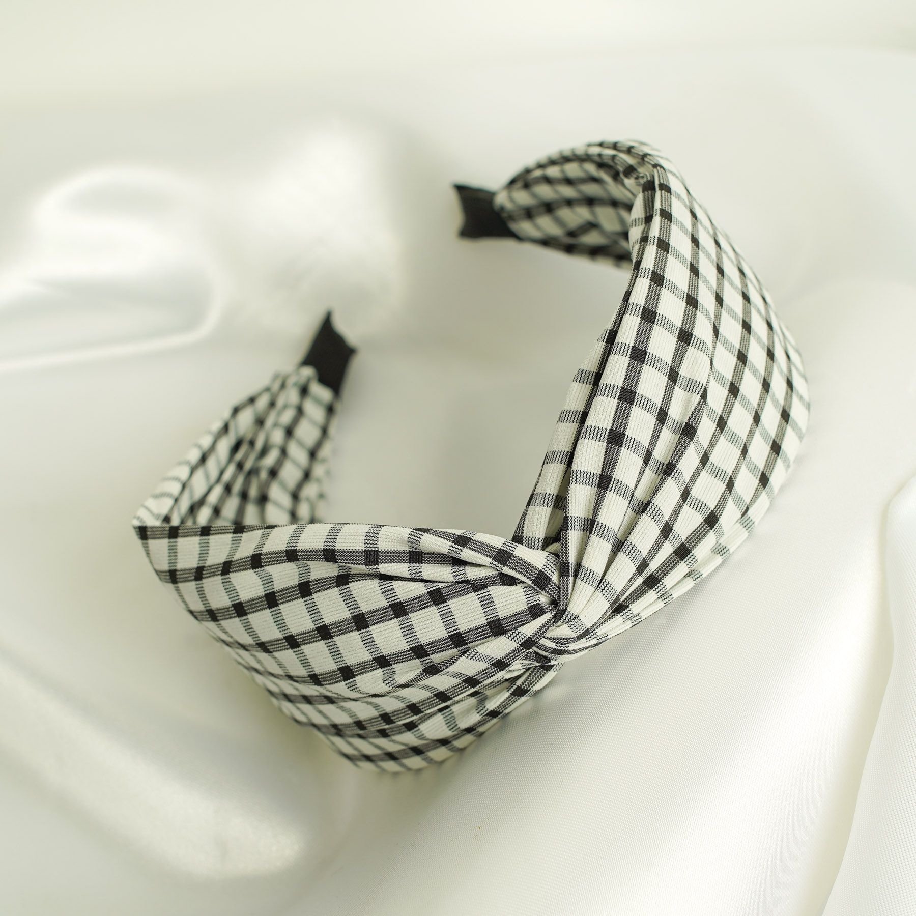 ELEONORA HEADBAND - WHITE & BLACK  ' - ' ΣΤΕΚΕΣ ΜΑΛΛΙΩΝ 