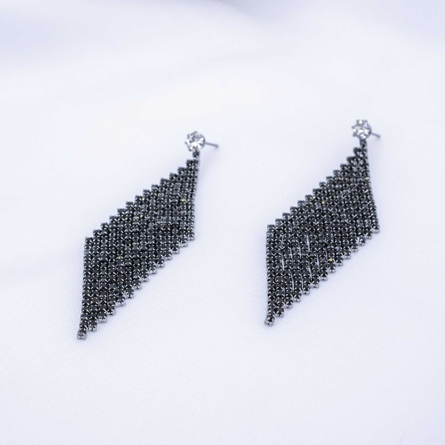 YOLANDE EARRINGS - BLACK