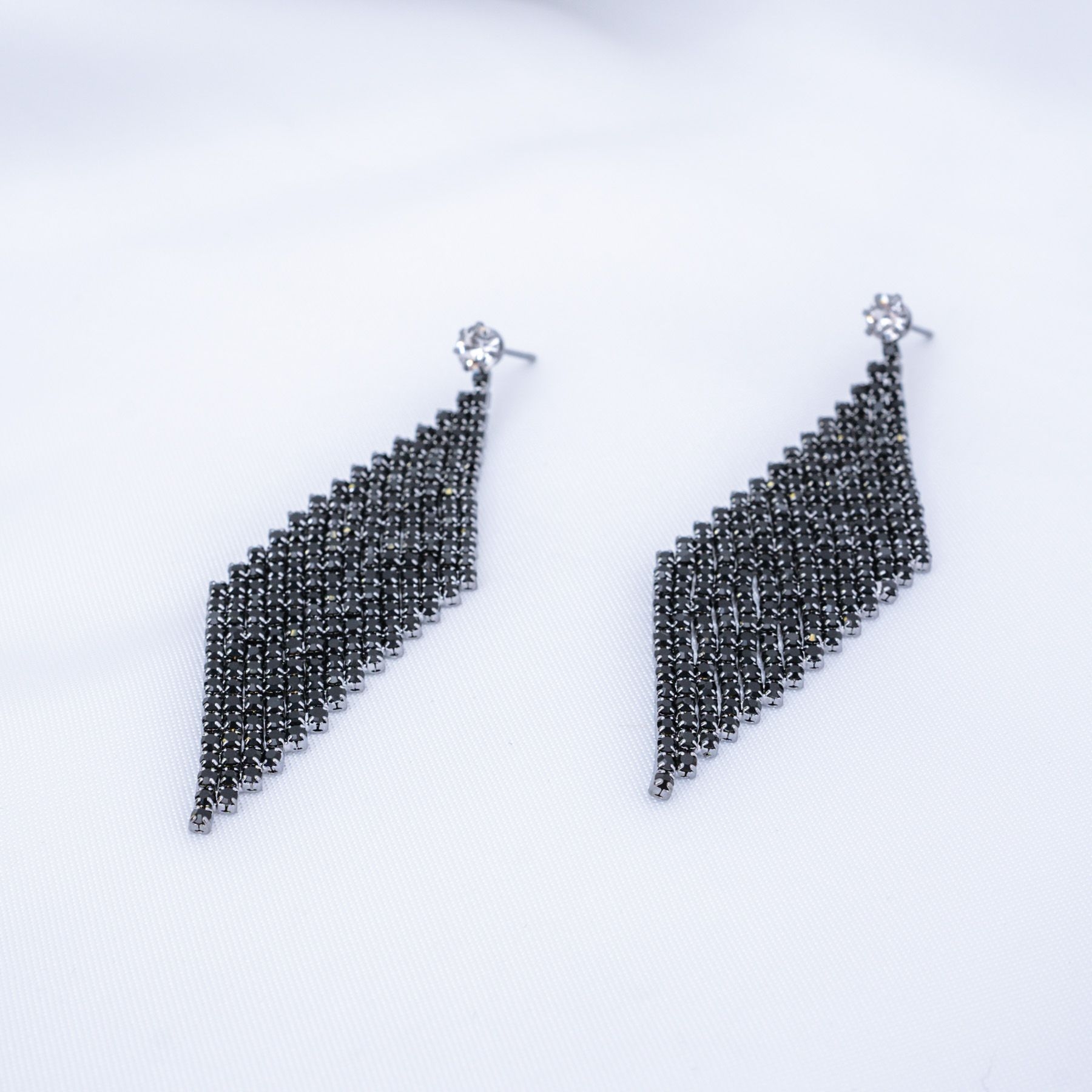 YOLANDE EARRINGS - BLACK ' - ' ΚΡΕΜΑΣΤΑ