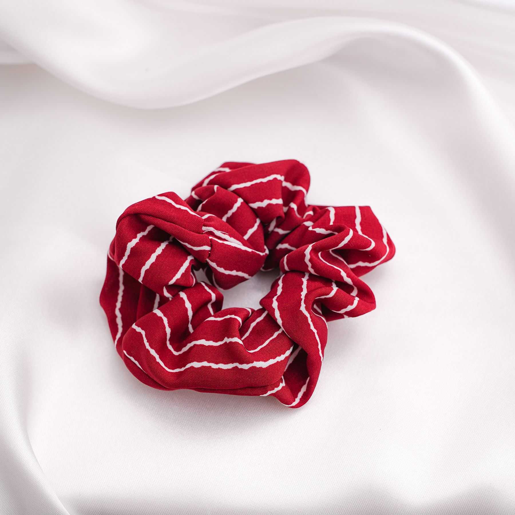 OLIVIA SCRUNCHIE - RED