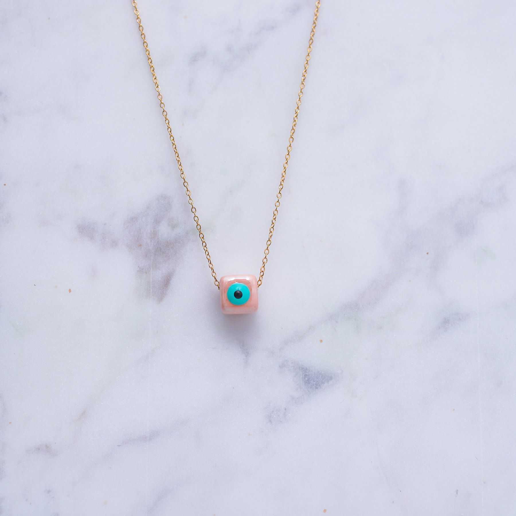 KIVOS CHARM NECKLACE - GOLD & PEARL BEIGE