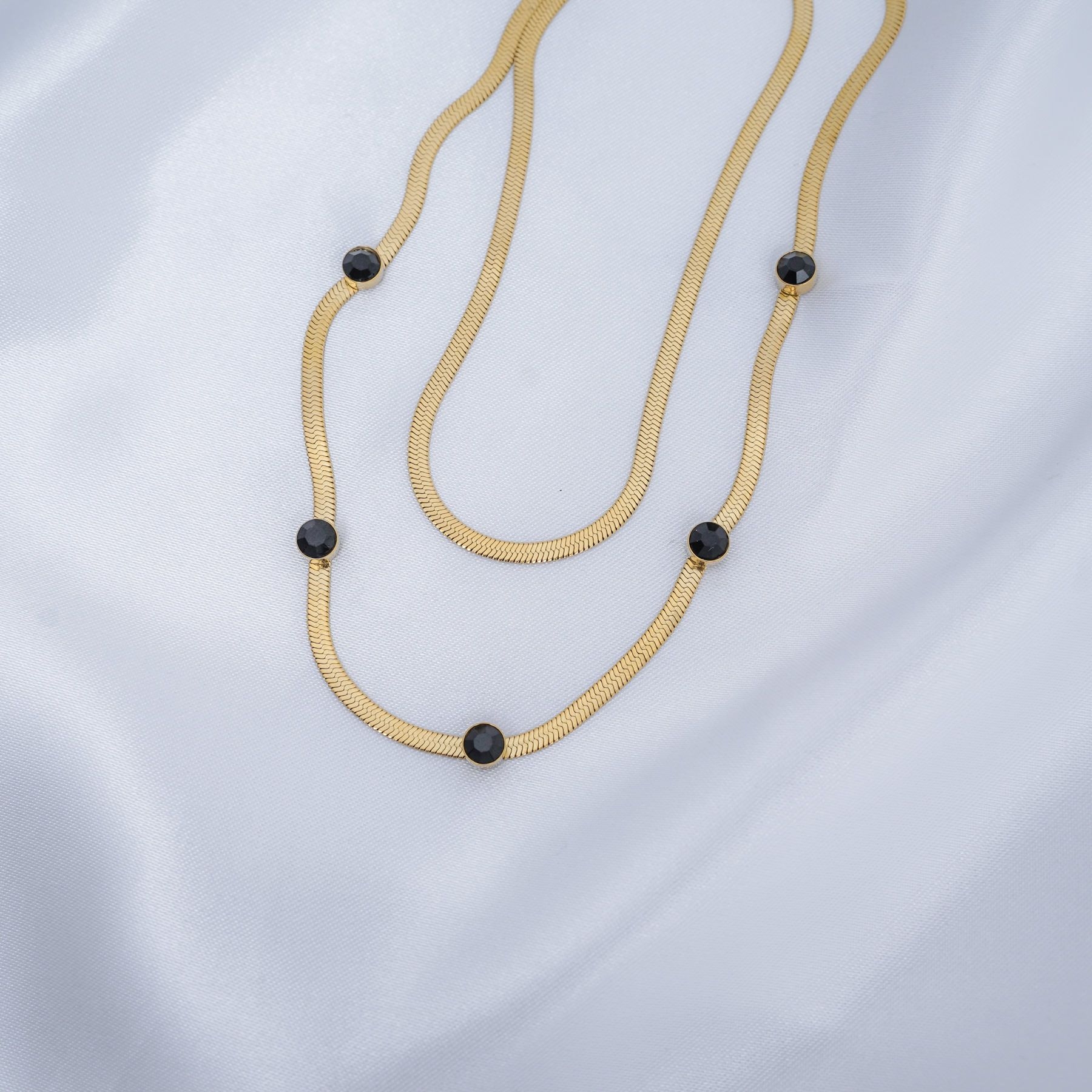 CASSANDRA DOUBLE NECKLACE - GOLD & BLACK ' - ' ΑΛΥΣΙΔΕΣ