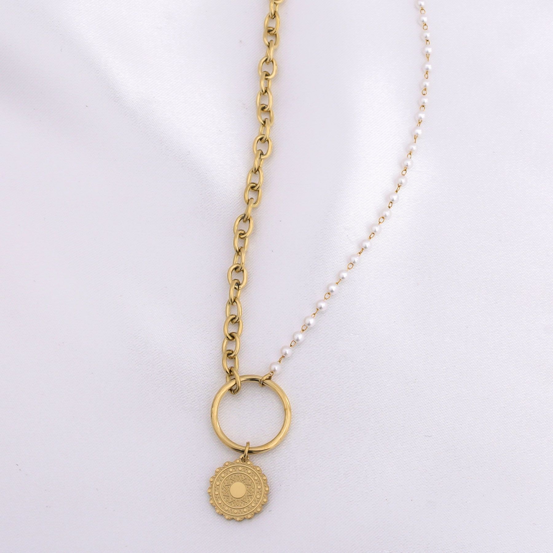 EURYDOME NECKLACE - GOLD & WHITE ' - ' ΜΕΝΤΑΓΙΟΝ