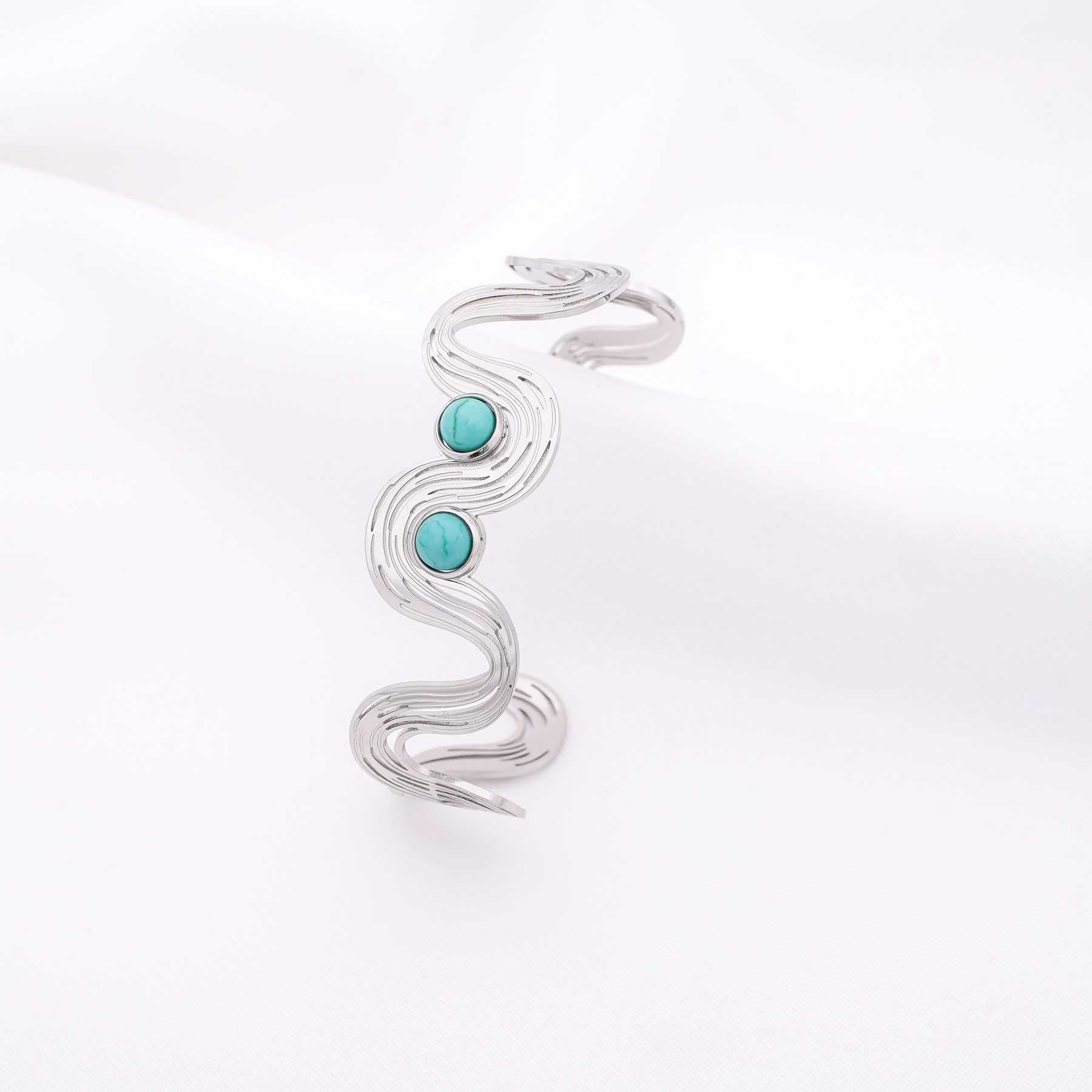 OCEAN WAVES HANDCUFF - SILVER