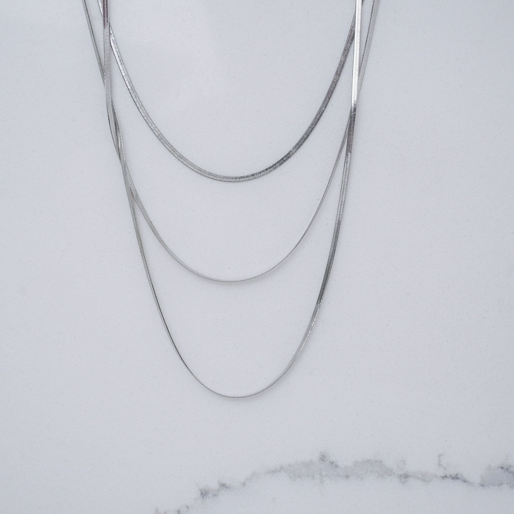 MALAYSIA TRIPLE CHAIN NECKLACE - SILVER ' - ' ΑΛΥΣΙΔΕΣ