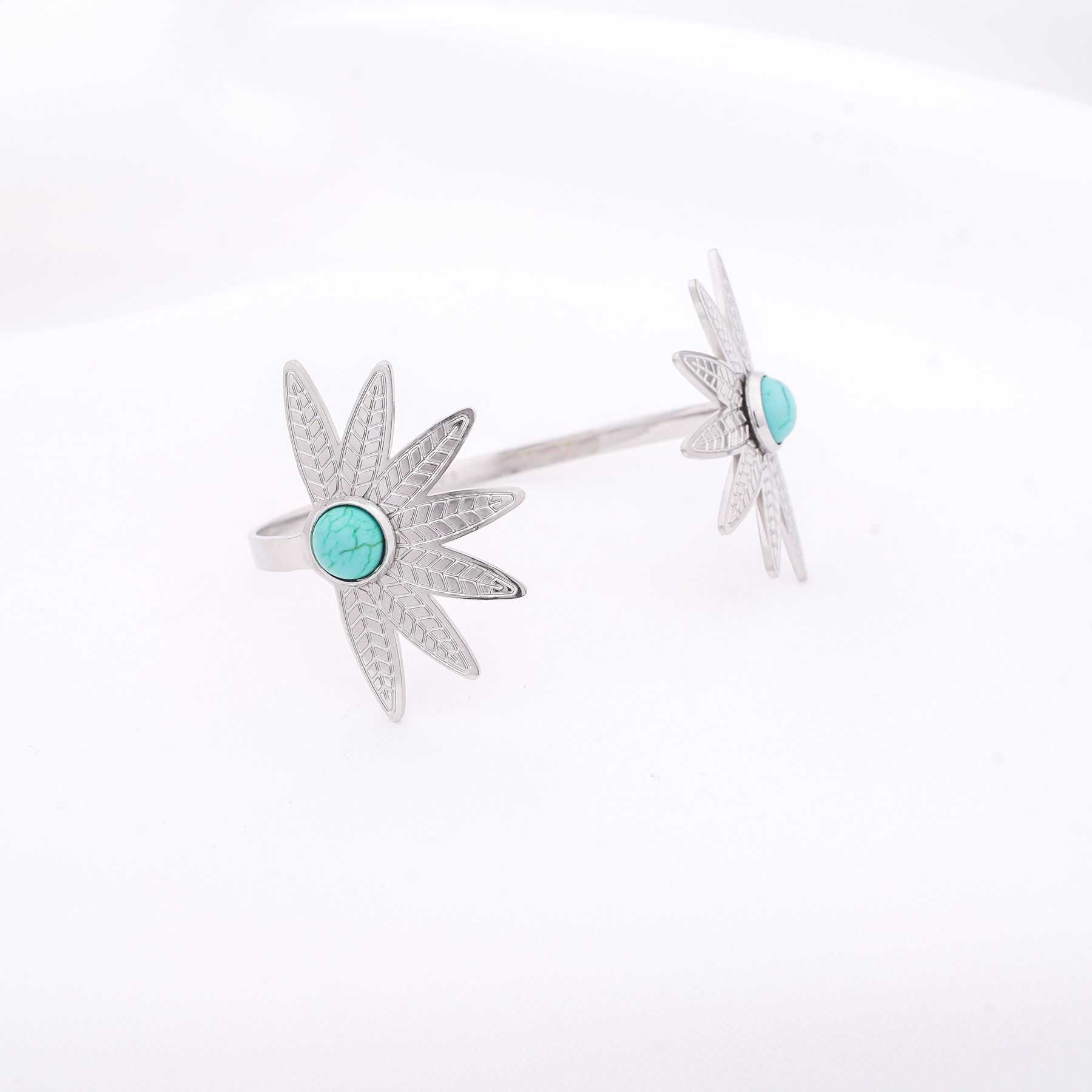 ANEMONE HANDCUFF - SILVER