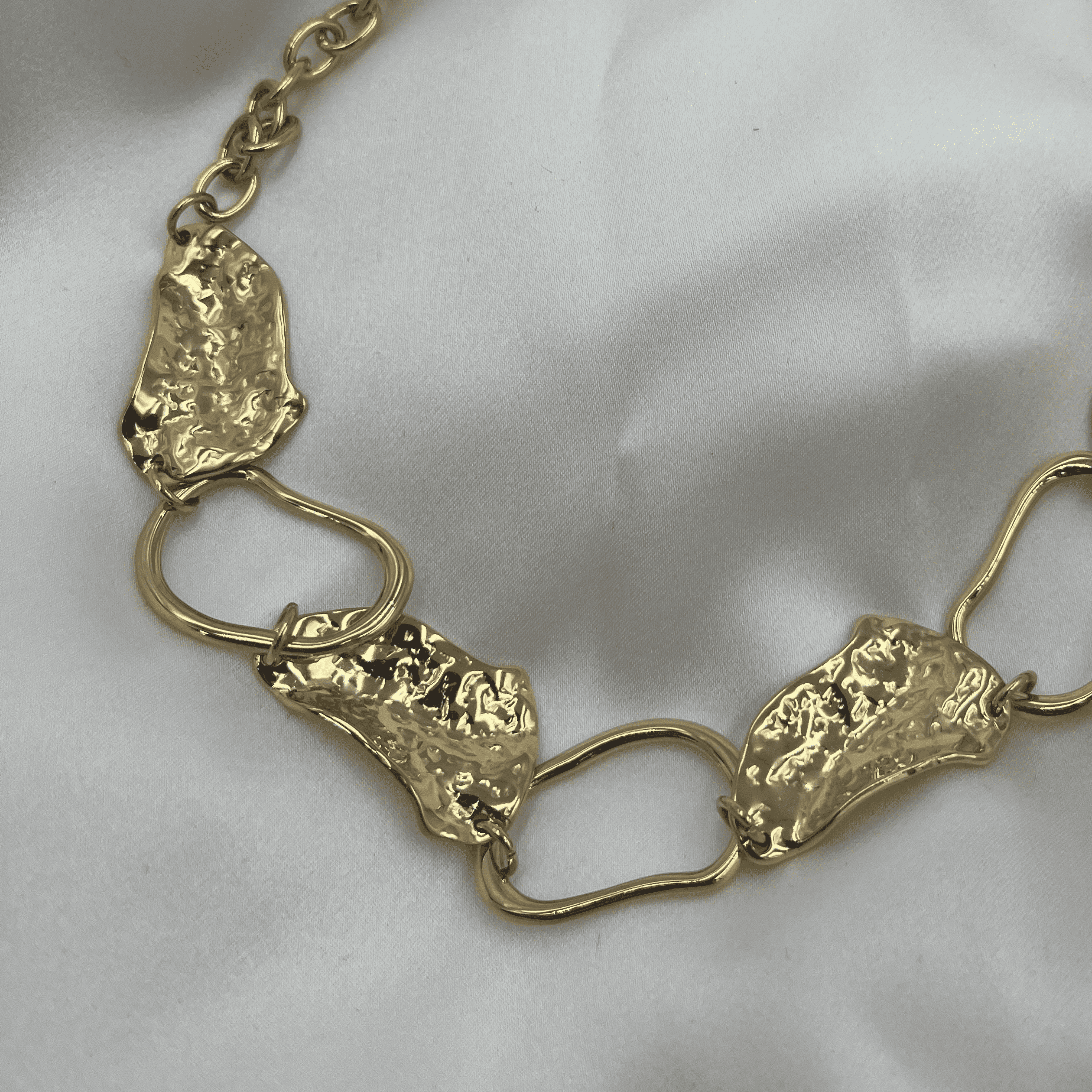 JUNE GOLD CHOCKER